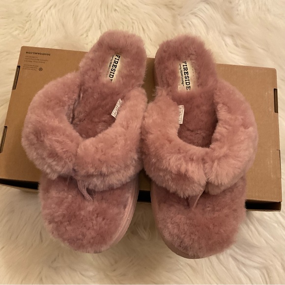 Fireside by Dearfoams Auburn Genuine Shearling Thong Slippers New in Box Size 8 - Picture 5 of 11